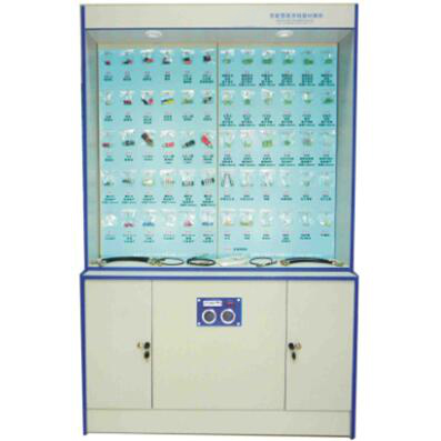 三、????產品特點: 1、? 全鋼多功能螺孔展板+亞克力玻璃門+密度板外殼結構。 2、? 上下組合板式結構,上部展柜,下部儲物柜。 3、? 展板預置安裝高強度螺孔,快速無痕布展,萬種展示方式。 4、? 亞克力玻璃門,有機合成透明材質,螺絲固定,安全結實。 5、? 配套有全部器材名稱的背膠相紙,器材有規律編號,容易認知和學習。 6、? 配套智能語音播放器和U盤,語音介紹,方便自主重復學習。 7、? 配套射燈照明系統,美觀漂亮。 8、? 全面展示智能管理系統工程常用接線端子等器材。 二、技術參數 1、外型尺寸:長1.2米,寬0.35米,高1.95米 2、電壓/功率:交流220V,20W 3、重量:105kg。 四、??????產品展示功能: (一)接線柱類 1、JS3-3接線柱 2、920接線柱 3、930接線柱 4、香蕉插頭 5、JXZ-1六方型接線柱 6、JXZ-1六方型雙聯接線柱 7、金屬接地柱 8、彈簧接線柱 9、JXZ-1梅花型接線柱 10、直插型接線柱 11、JXZ-2接線柱 12、999接線柱 13、333接線柱?? 14、555接線柱 15、555特大接線柱 16、JXZ-4型接線柱(30A) 17、JXZ-4型接線柱(50A) 18、JXZ-4型接線柱(100A) (二)接線端子類 1、柵欄式接線端子? 間距7.62mm 2、柵欄式接線端子? 間距9.5mm 3、柵欄式接線端子? 間距10mm 4、柵欄式接線端子? 間距11mm 5、柵欄式雙聯接線端子? 間距7.62mm 6、柵欄式雙聯接線端子? 間距9.5mm 7、冷壓端子UT1-3 8、絕緣冷壓端子SV1.25-4 9、絕緣冷壓端子SV2-4 10、冷壓端子OT1.5-4 11、絕緣冷壓端子RV1.25-4 12、絕緣冷壓端子RV2-4 (三)PCB接線端子類 1、鎖螺絲式接線端子插頭? 間距3.81mm 2、鎖螺絲式直角接線端子插頭? 間距3.81mm 3、鎖螺絲式接線端子插頭? 間距5.08mm 4、鎖螺絲式Z型接線端子插頭? 間距5.08mm 5、鎖螺絲式直角接線端子插頭? 間距5.08mm 6、鎖螺絲式接線端子插頭? 間距7.62mm 7、壓扣式接線端子插頭? 間距5.08mm 8、彈片式接線端子插頭? 間距5.08mm 9、PCB式接線端子母座? 間距3.81mm 10、PCB式接線端子母座? 間距5.08mm 11、PCB式接線端子母座? 間距7.62mm 12、穿墻式接線端子母座? 間距5.08mm 13、PCB直焊式接線端子? 間距5.08mm 14、PCB直焊式接線端子? 間距7.62mm 15、PCB直焊式接線端子? 間距9.52mm 16、PCB直焊式雙層接線端子? 間距5.08mm 17、PCB直焊式階梯接線端子? 間距5.08mm 18、PCB直焊式彈片接線端子? 間距5.00mm (四)音視頻接頭類 1、BNC焊接式公頭 2、BNC冷壓式公頭 3、BNC母座 4、BNC絕緣母座 5、BNC法蘭母座 6、BNC法蘭公座 7、RCA公頭 8、RCA母座 9、BNC轉接頭(直角) 10、BNC轉接頭 11、BNC轉RCA接頭 12、TV插頭 13、音視頻線纜