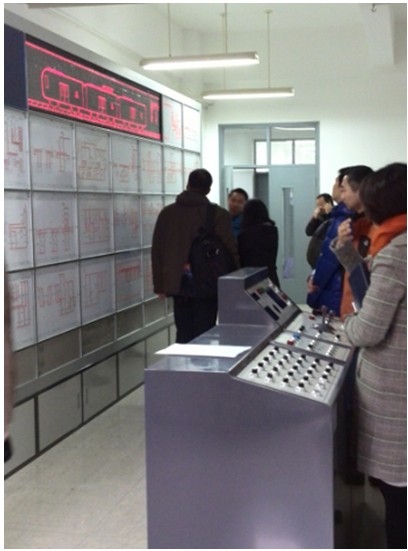 城市軌道交通列車電氣回路系統(tǒng)教學平臺 系統(tǒng)現(xiàn)場拍攝圖片